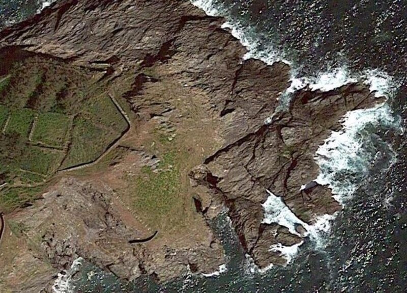 Satellite image of the lighthouse at Start Point showing the wash and rocks