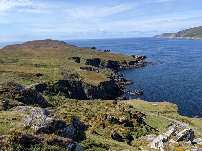 Blue skies, steep cliffs and deep water