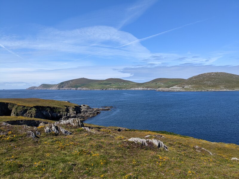 Clifftop view off the Beara Peninsula in the sunlight