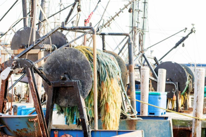 Large fishing trawlers with motorised gill-nets