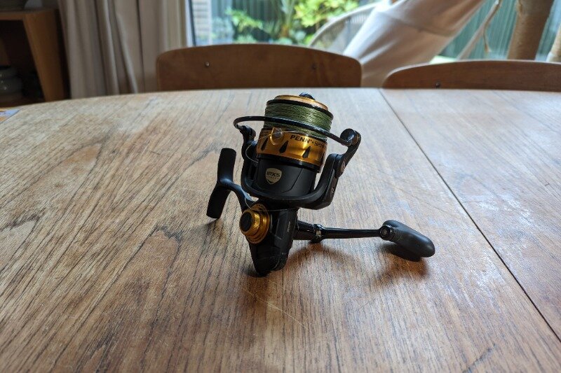 Penn Spinfisher VI on a wooden table